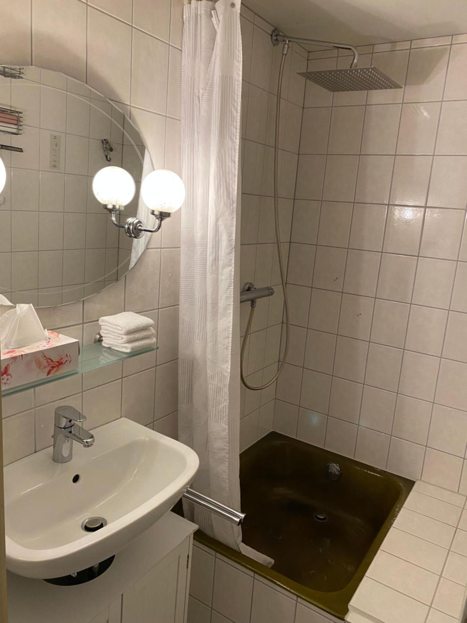 Privartzimmer 'Ausfahrt Freihalten' Husum  Ngoại thất bức ảnh